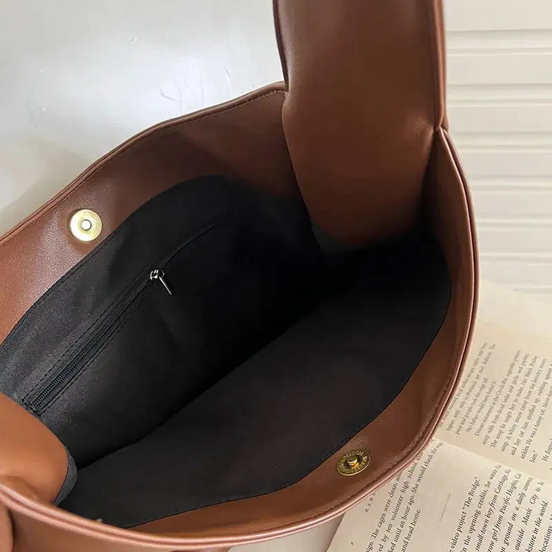 Alisa - Hobo väska med rytmisk och snygg design