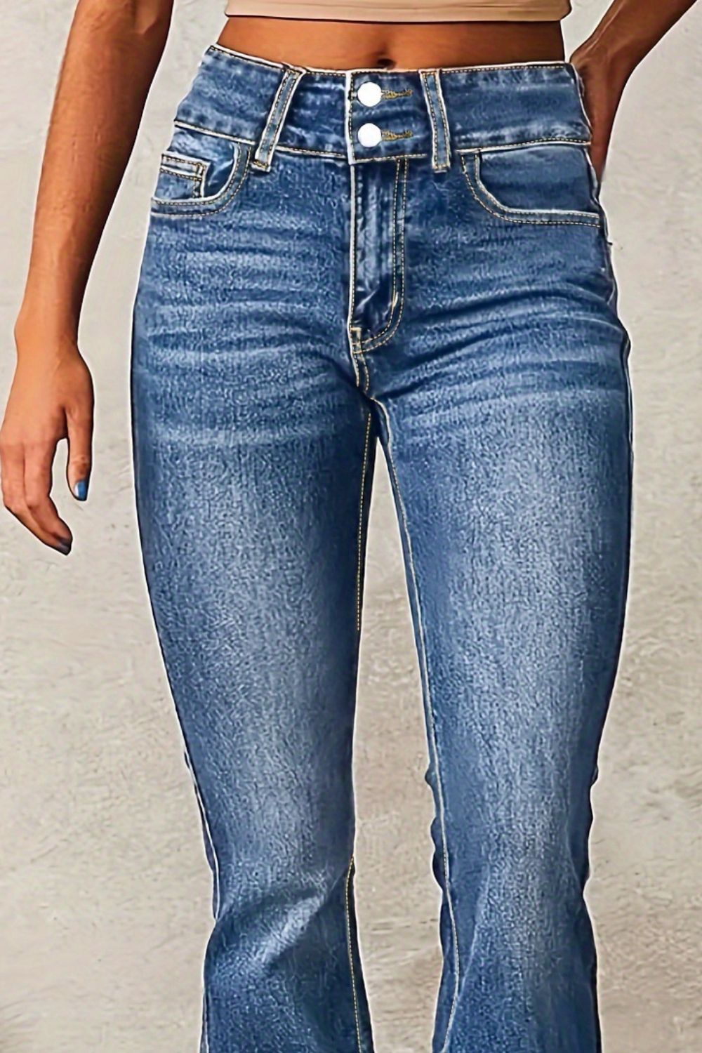 Tindra bootcut jeans dam | Bekväma stretchjeans med diskreta detaljer | Praktisk Fikor | Blå klassisk modell | 65% bomull 35% polyester