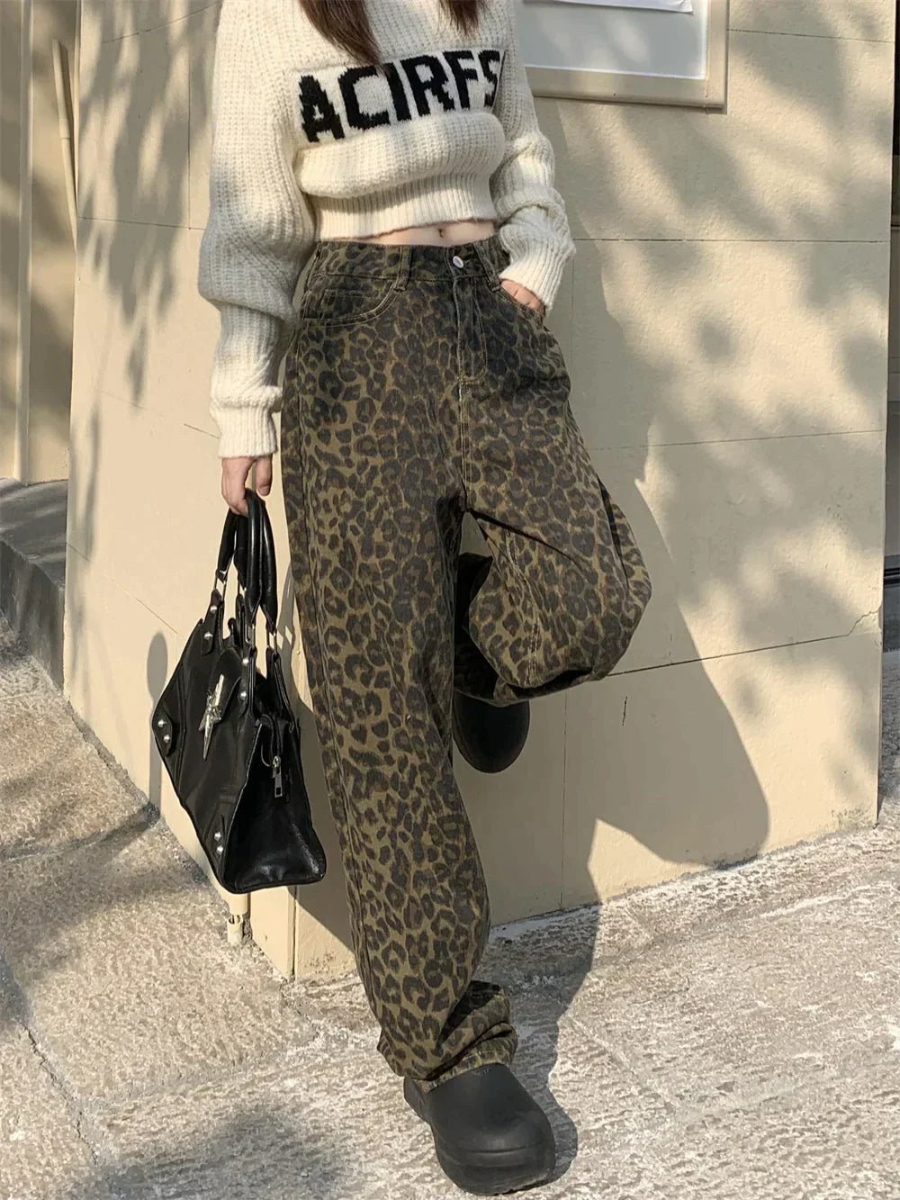 Jagr leopardmönstrade jeans för kvinnor – hög midja och vida för ett självsäkert utseende