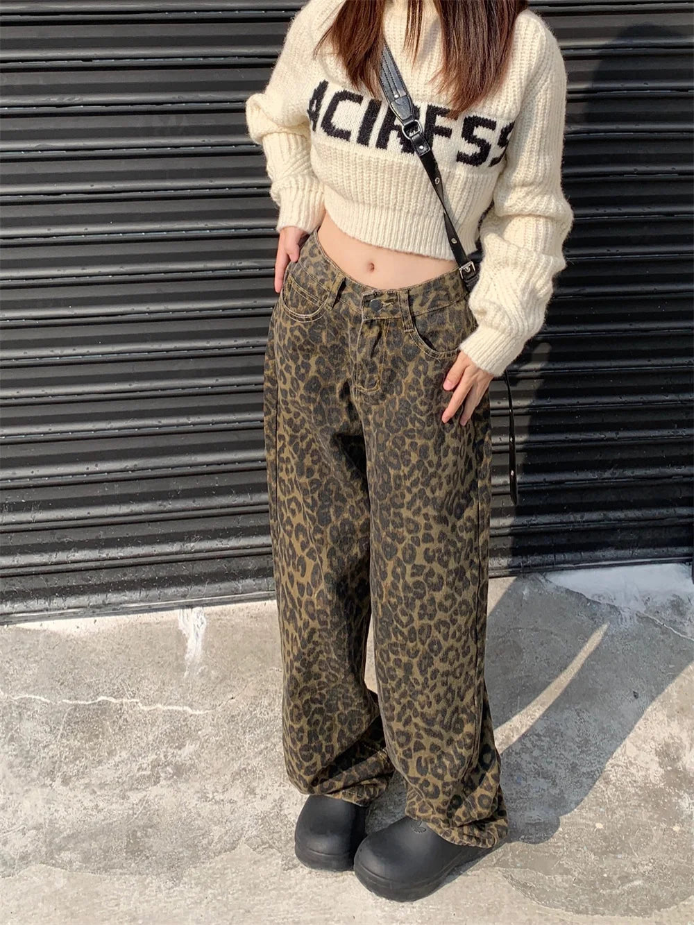 Jagr leopardmönstrade jeans för kvinnor – hög midja och vida för ett självsäkert utseende