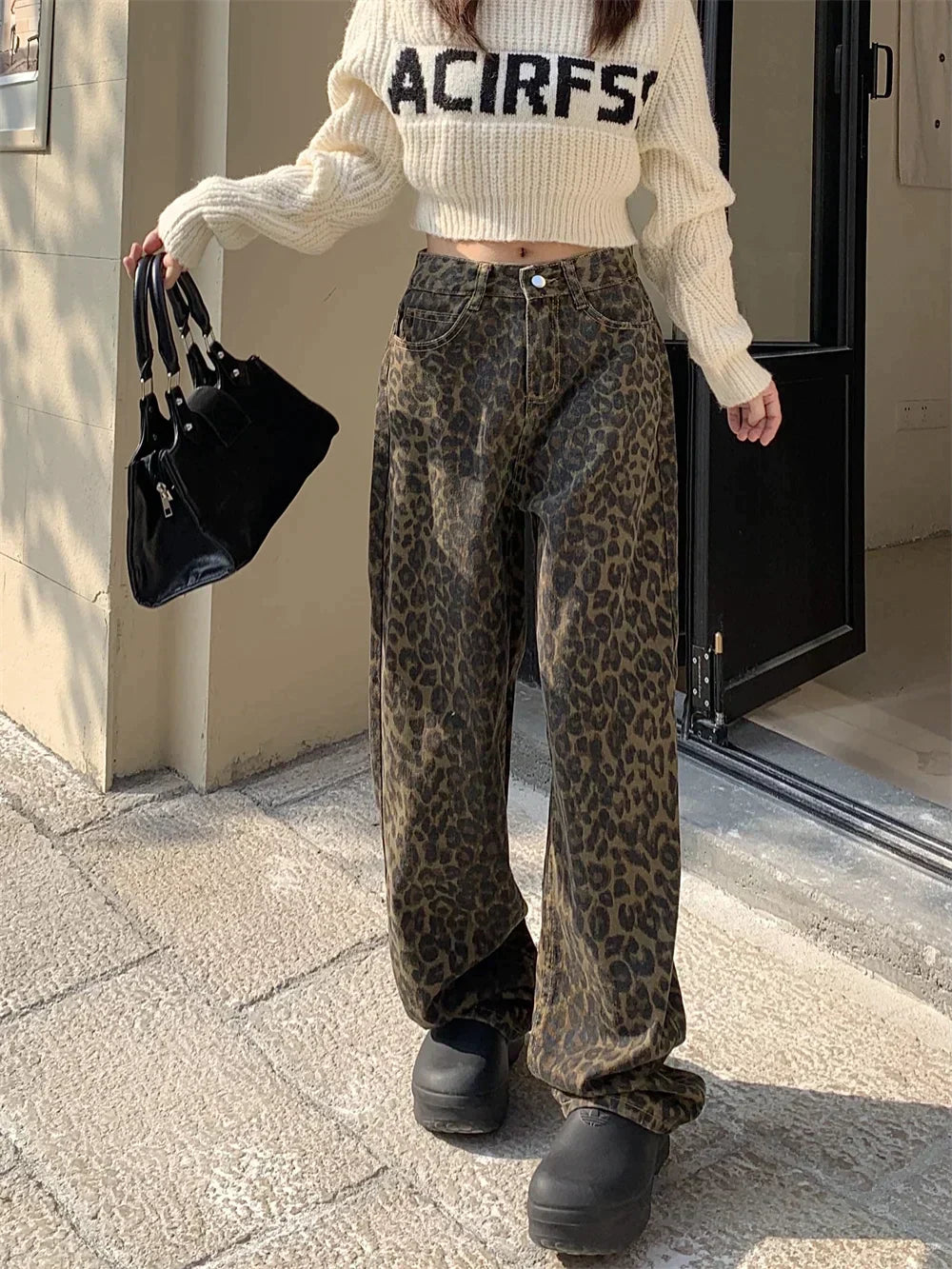 Jagr leopardmönstrade jeans för kvinnor – hög midja och vida för ett självsäkert utseende
