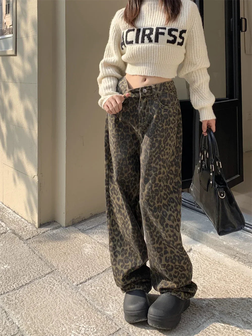 Jagr leopardmönstrade jeans för kvinnor – hög midja och vida för ett självsäkert utseende