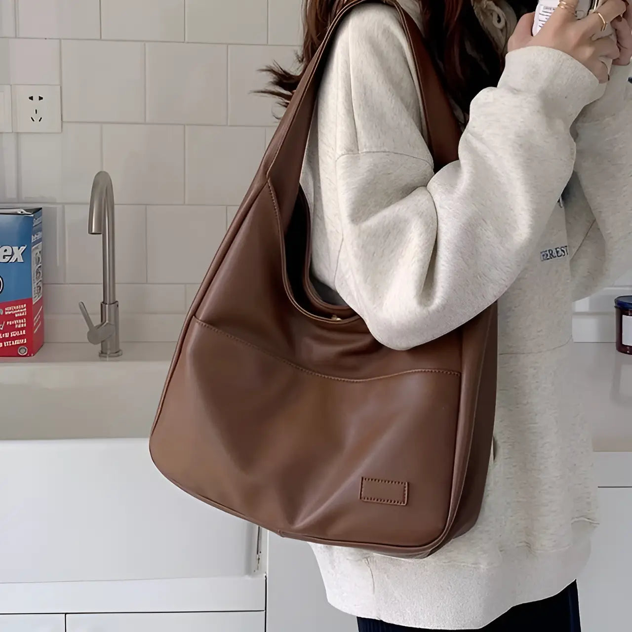 Alisa - Hobo väska med rytmisk och snygg design