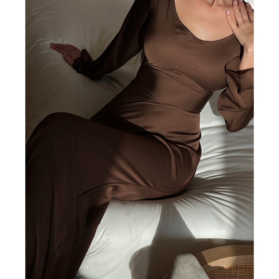 Kvinnors satin maxiklänning - elegant aftonklänning med långa ärmar för speciella tillfällen