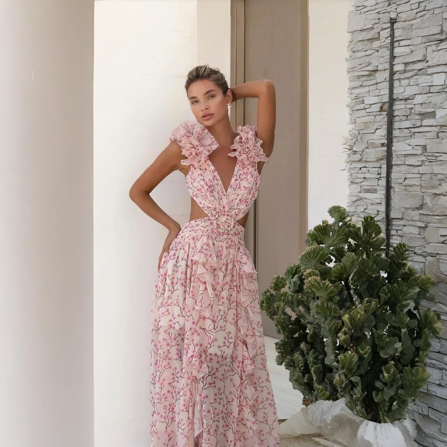 Isabel - Elegant V-ringad with volangklänning