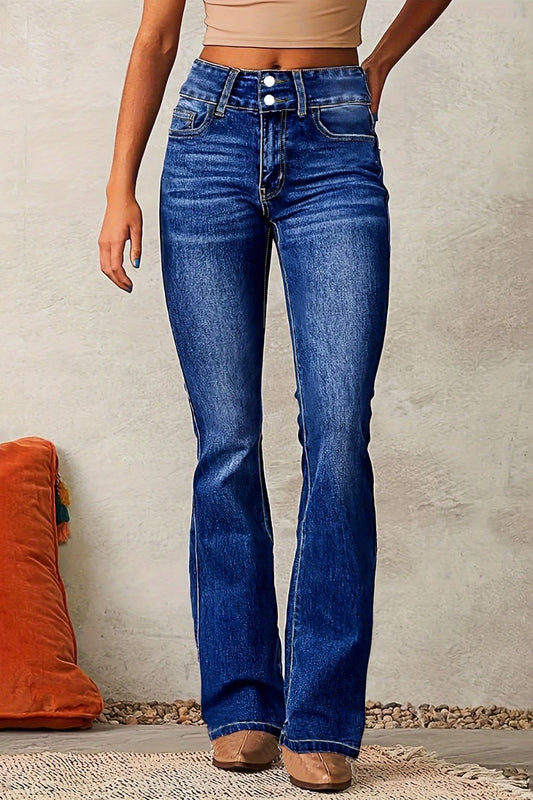 Tindra bootcut jeans dam | Bekväma stretchjeans med diskreta detaljer | Praktiska fickor | Blå klassisk modell | 65% bomull 35% polyester