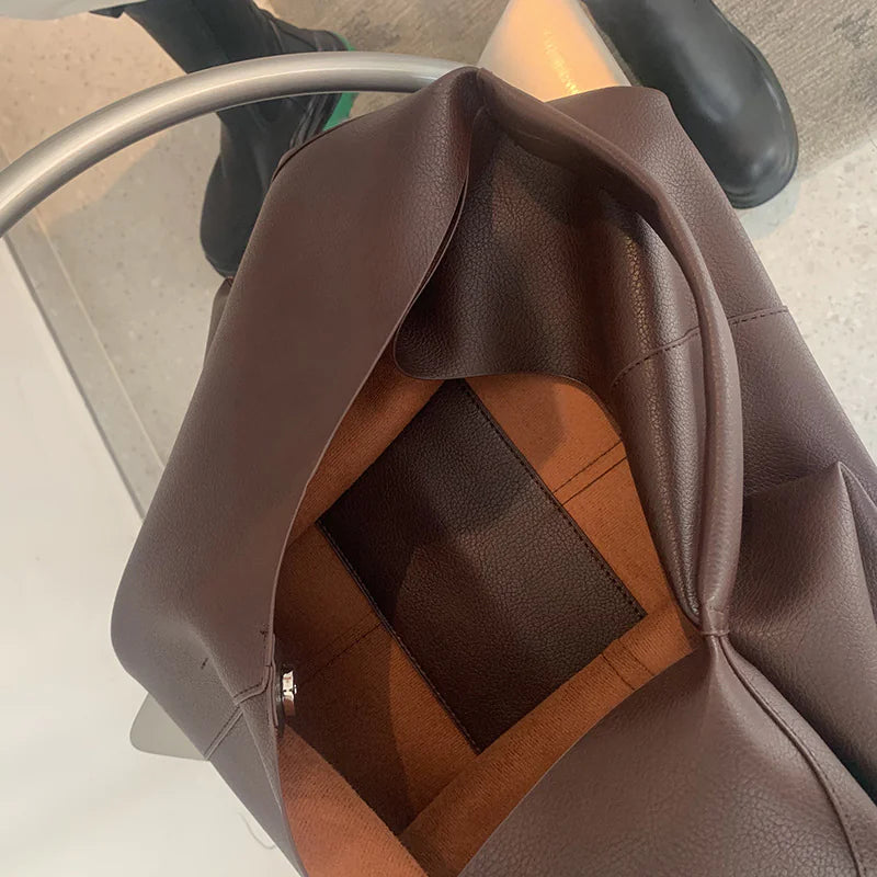 Livia - Soft Leather High-Capacity Tote Bag med stilren design