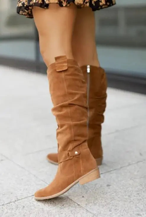 Saga - Höga boots med dragkedja