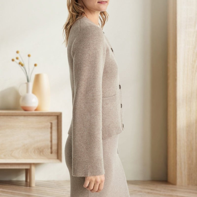 Ultra-Soft Cardigan with Button Closure Women - Regular Fit - Luxury Fabric - Essential Elegance